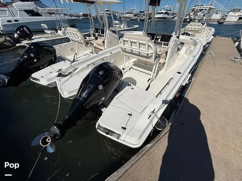 Slide: The Image of Boston Whaler 220 DAUNTLESS 2025 - 16062540