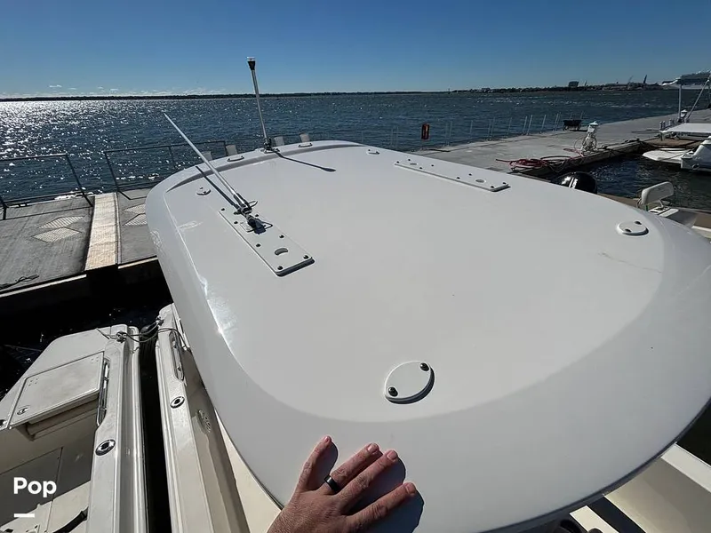 Slide: The Image of Boston Whaler 220 Dauntless 2025 - 16062516