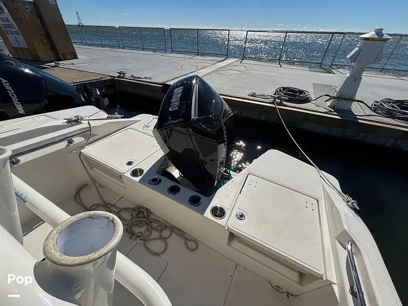 Slide: The Image of Boston Whaler 220 Dauntless 2025 - 16062524