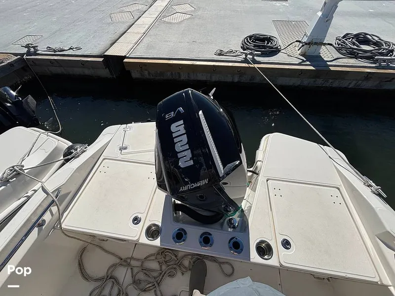 Slide: The Image of Boston Whaler 220 Dauntless 2025 - 16062528