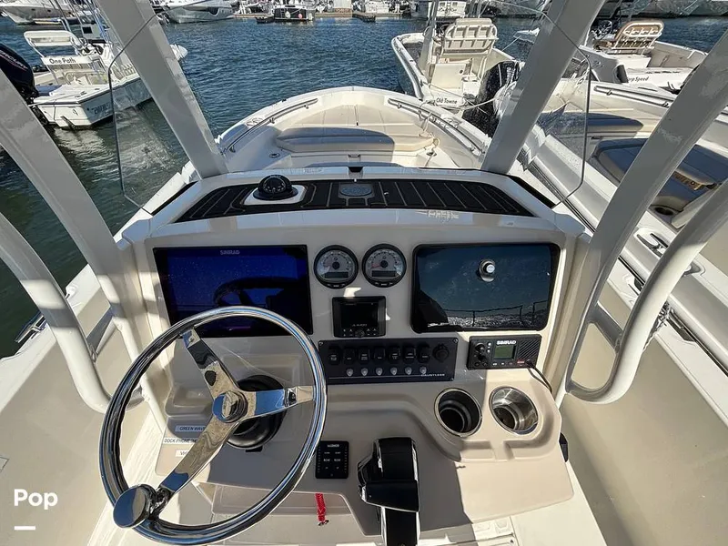 Slide: The Image of Boston Whaler 220 Dauntless 2025 - 16062530