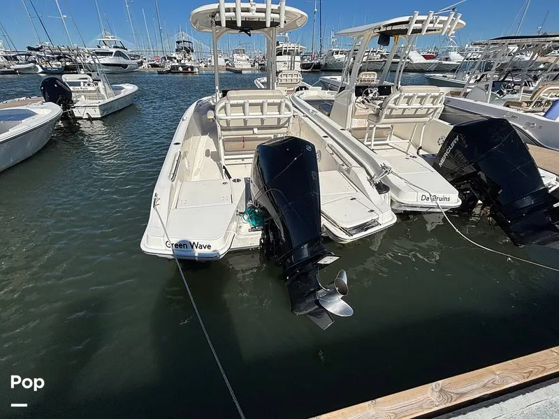 Slide: The Image of Boston Whaler 220 Dauntless 2025 - 16062505