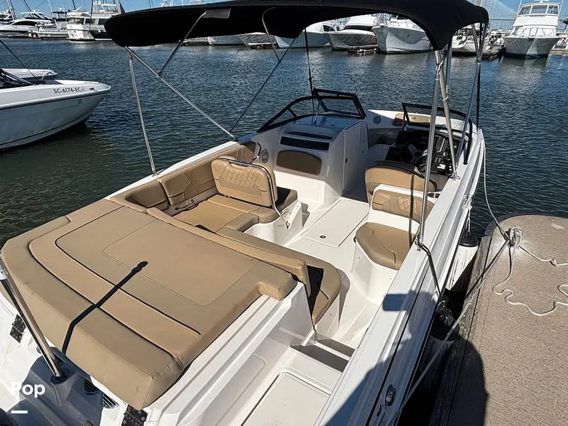 Slide: The Image of Bayliner V6 OB 2024 - 16062738