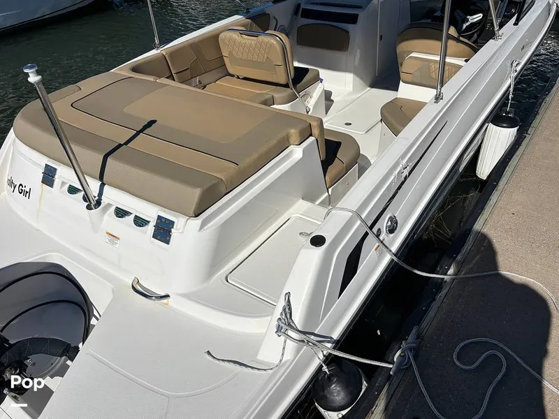 Slide: The Image of Bayliner V6 OB 2024 - 16062701