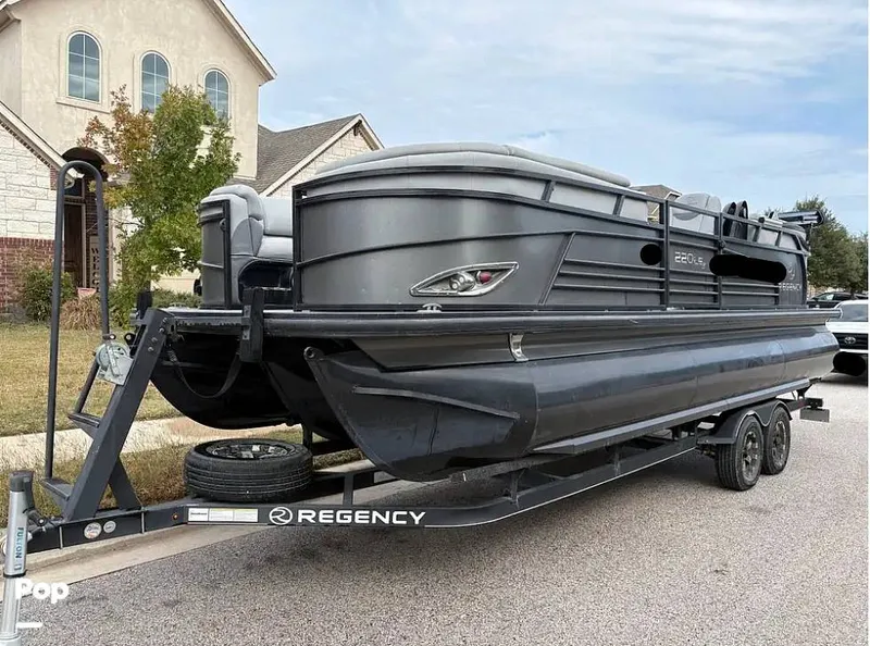 The Image of Regency 220 LE3 2017 - 16112893