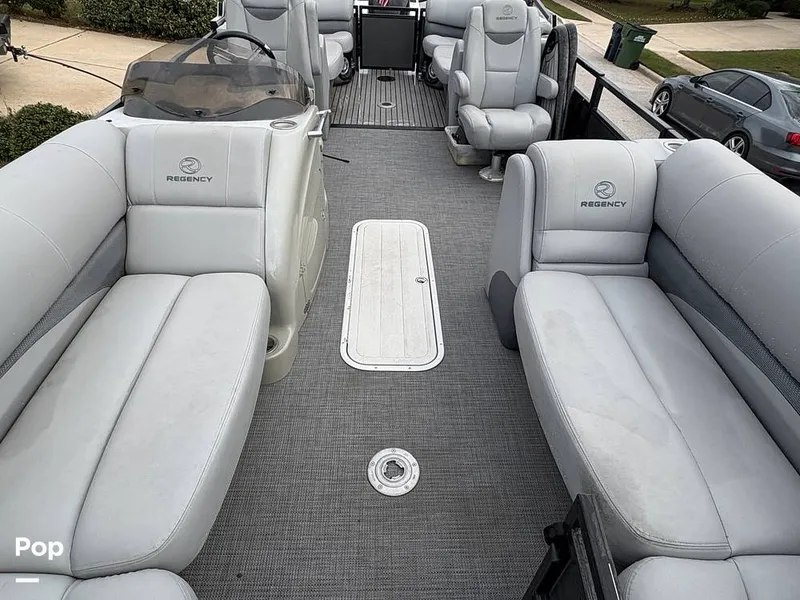 Slide: The Image of Regency 220 LE3 2017 - 16088586