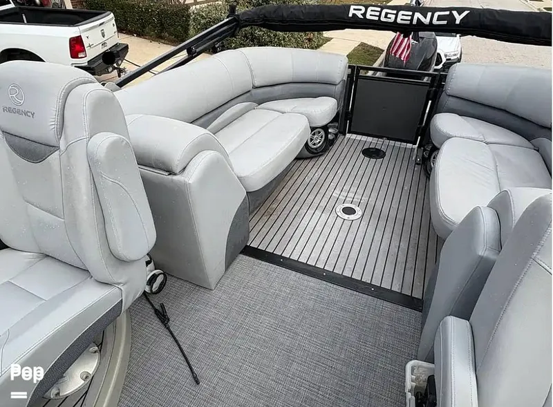 Slide: The Image of Bow Passenger Seating With Storage - 16112886