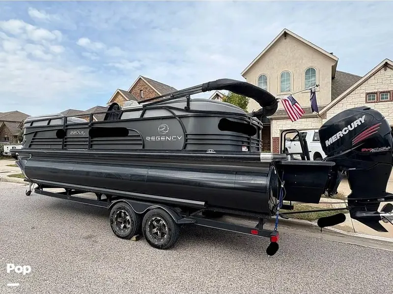 Slide: The Image of Regency 220 LE3 2017 - 16112891