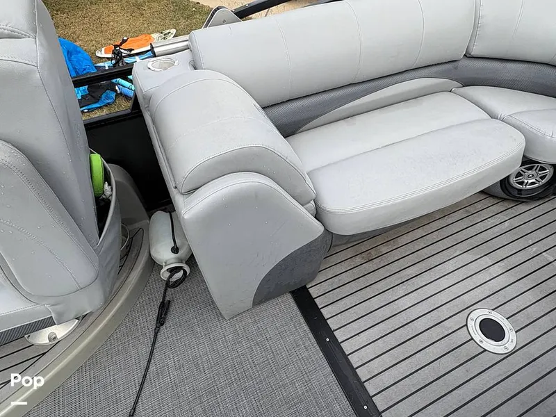 Slide: The Image of Regency 220 LE3 2017 - 16088594