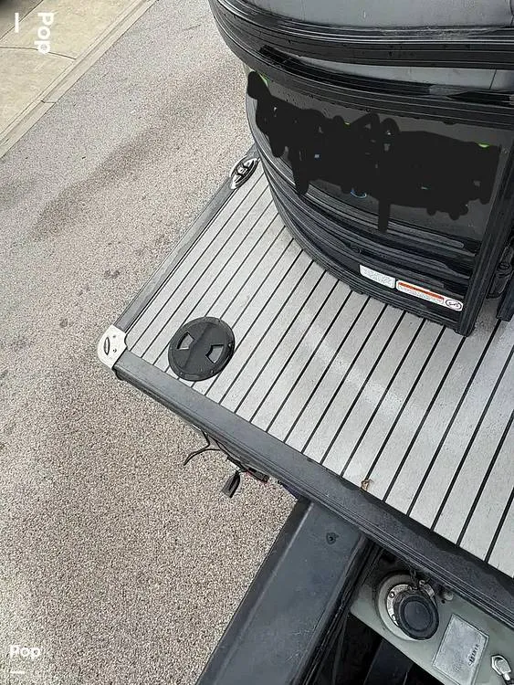 Slide: The Image of Regency 220 LE3 2017 - 16112880