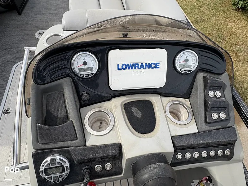 Slide: The Image of Helm/gps/plotter - 16088608