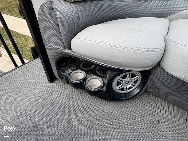 Slide: The Image of Beverage Holders/speakers - 16088612