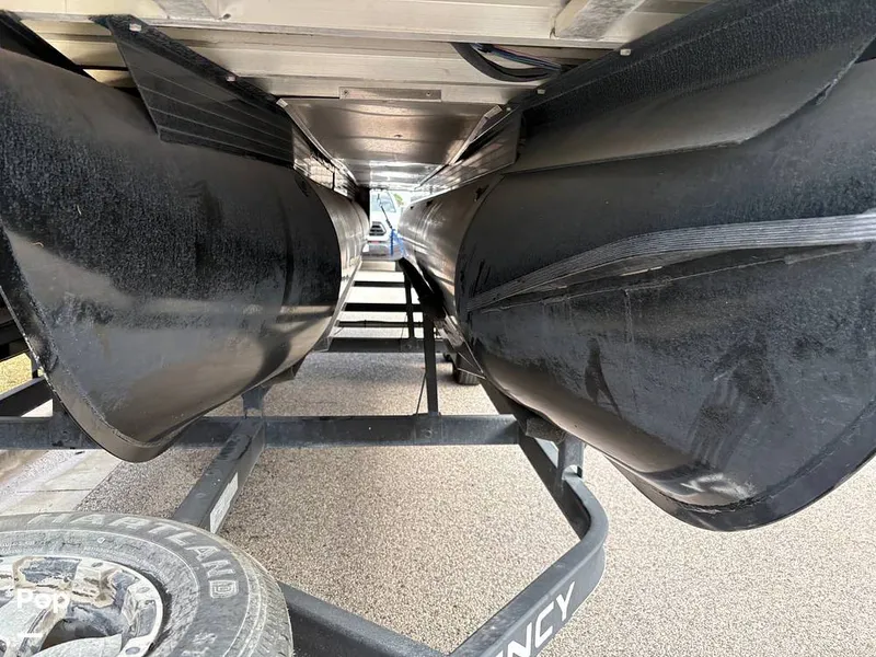 Slide: The Image of Regency 220 LE3 2017 - 16088621