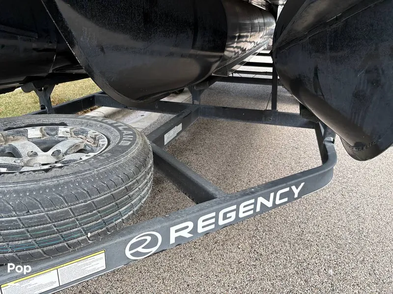 Slide: The Image of Regency 220 LE3 2017 - 16088618