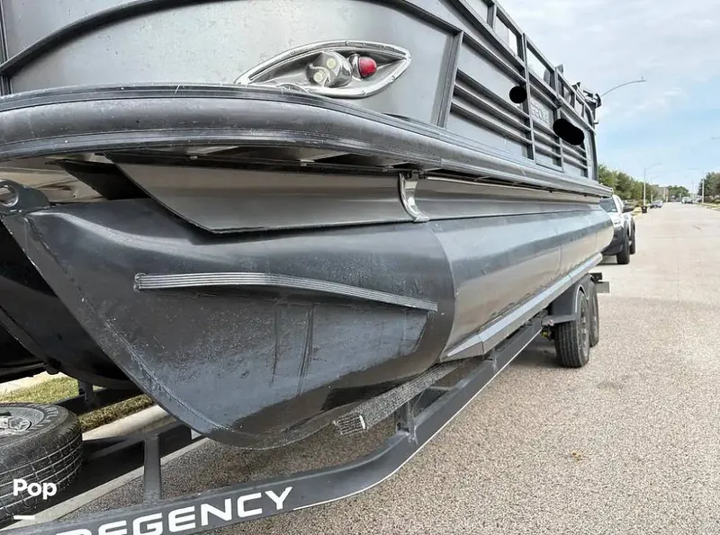 Slide: The Image of Regency 220 LE3 2017 - 16112878