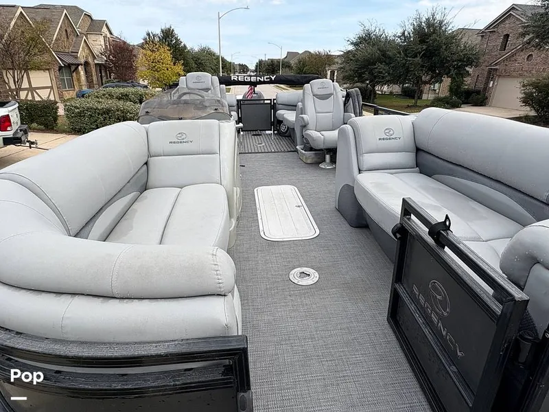 Slide: The Image of Bow Gate/bow Lounge Passenger Seating With Storage - 16088579