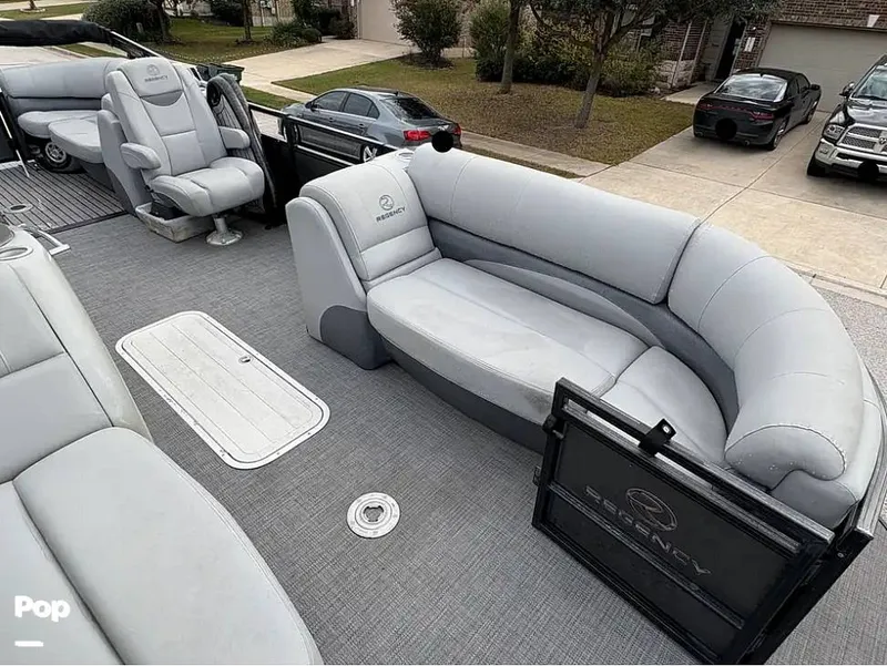 Slide: The Image of Passenger Seating With Storage - 16112887