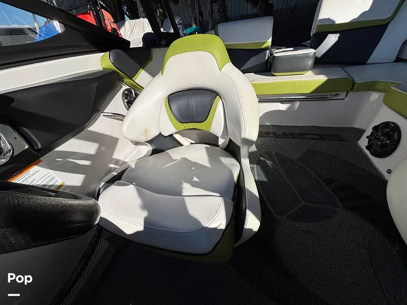 Slide: The Image of Seat Down - 16082677