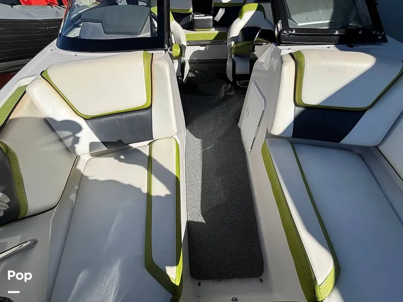 Slide: The Image of Windshield - Walk Through - 16082652