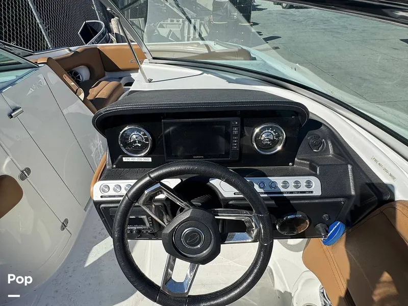 Slide: The Image of Crownline Boats E235XS 2023 - 16053712