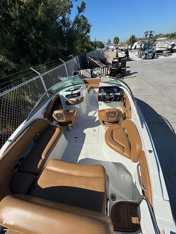 Slide: The Image of Crownline Boats E235XS 2023 - 16053769