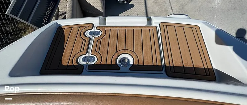 Slide: The Image of Crownline Boats E235XS 2023 - 16053697