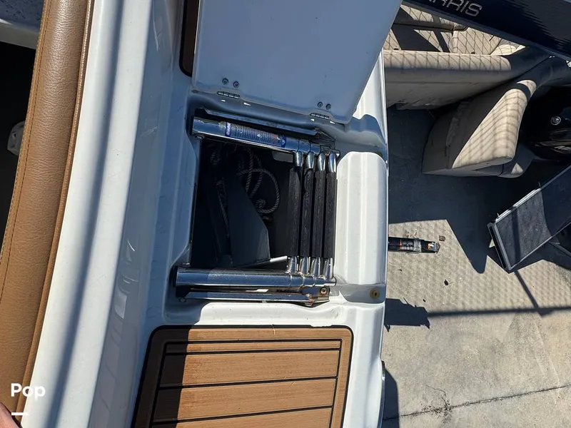 Slide: The Image of Crownline Boats E235XS 2023 - 16053703