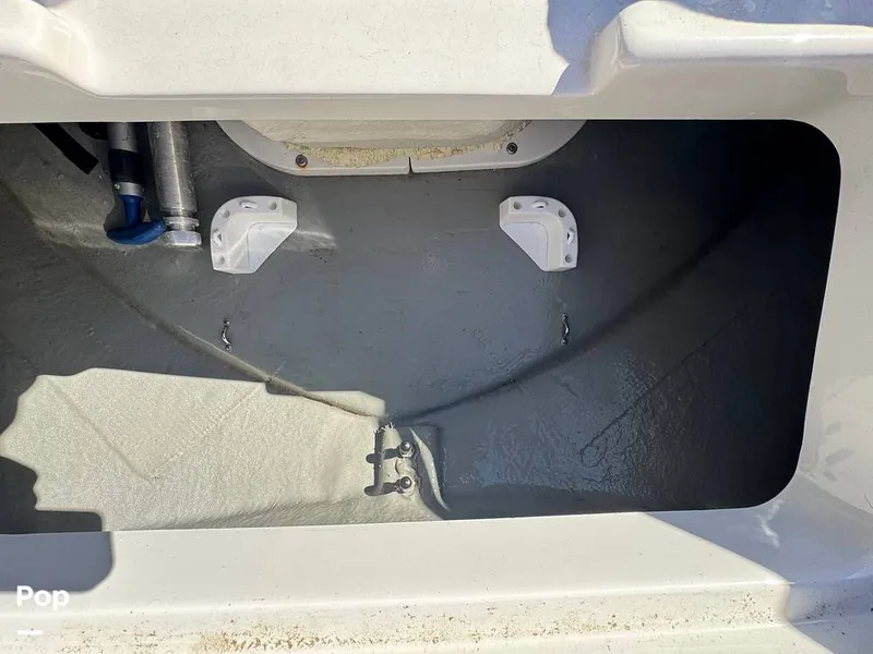 Slide: The Image of Crownline Boats E235XS 2023 - 16053706