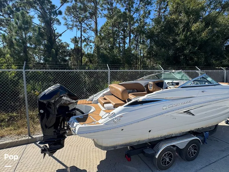 Slide: The Image of Crownline Boats E235XS 2023 - 16053789