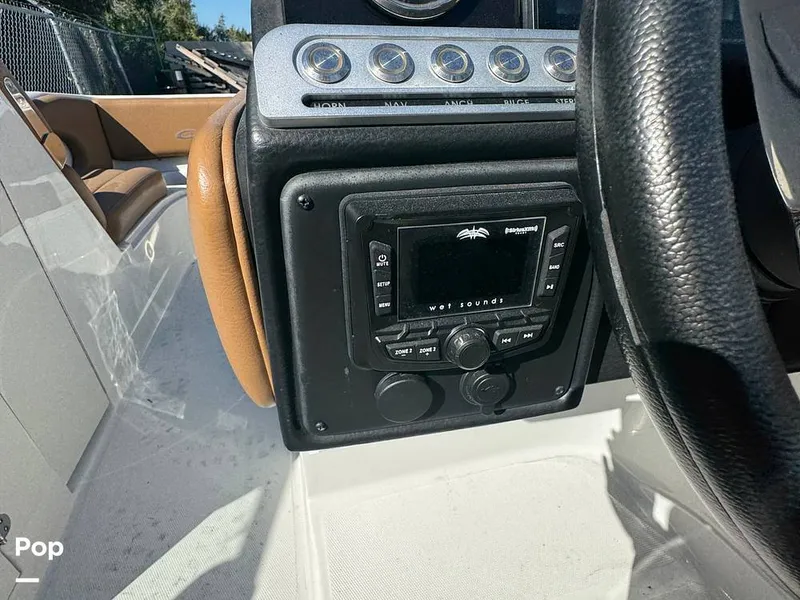 Slide: The Image of Crownline Boats E235XS 2023 - 16053714