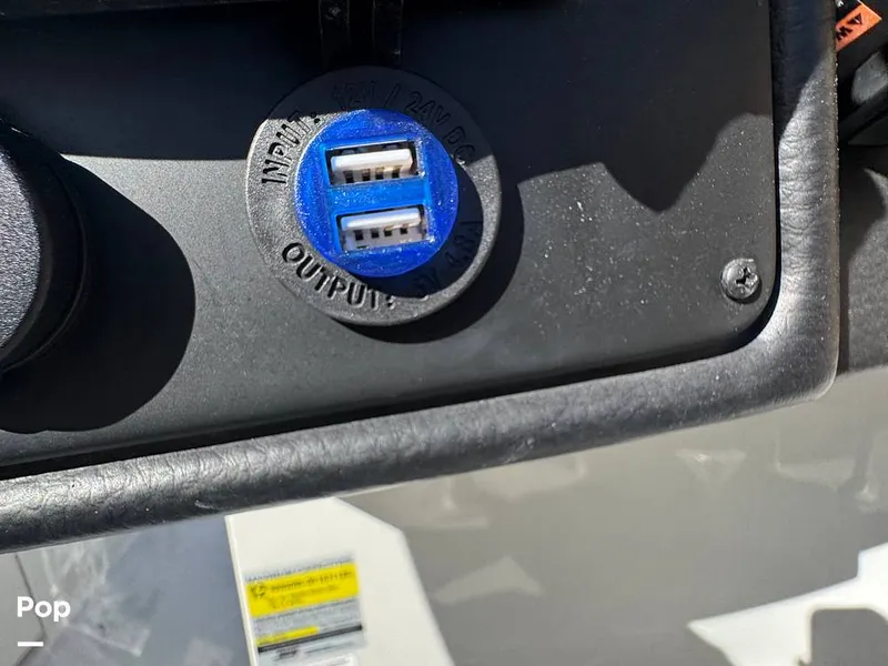 Slide: The Image of Crownline Boats E235XS 2023 - 16053715