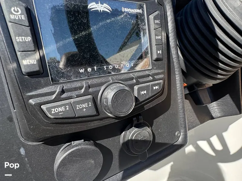 Slide: The Image of Crownline Boats E235XS 2023 - 16053717