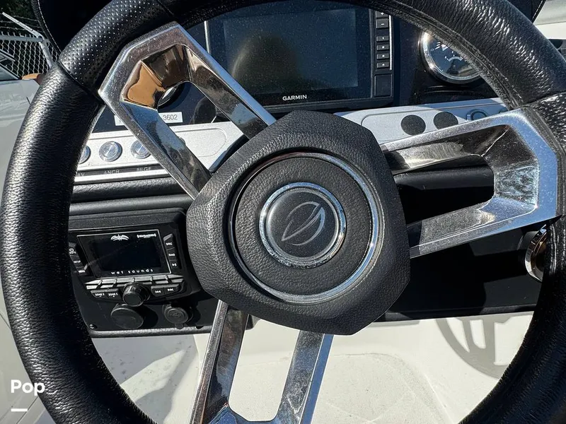 Slide: The Image of Crownline Boats E235XS 2023 - 16053718