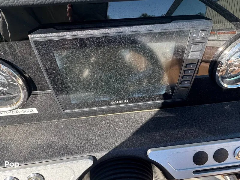 Slide: The Image of Crownline Boats E235XS 2023 - 16053719