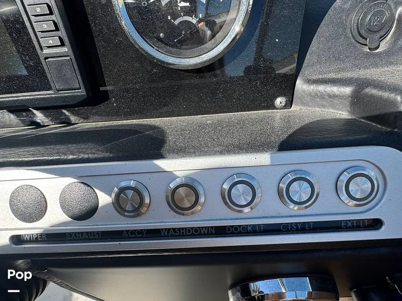 Slide: The Image of Crownline Boats E235XS 2023 - 16053721