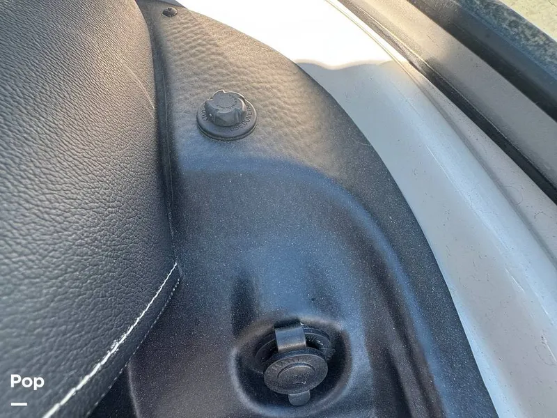 Slide: The Image of Crownline Boats E235XS 2023 - 16053723