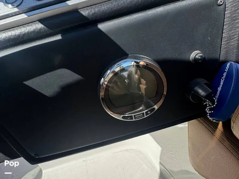 Slide: The Image of Crownline Boats E235XS 2023 - 16053724