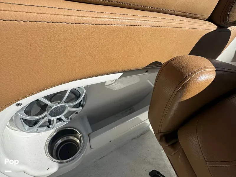 Slide: The Image of Crownline Boats E235XS 2023 - 16053726