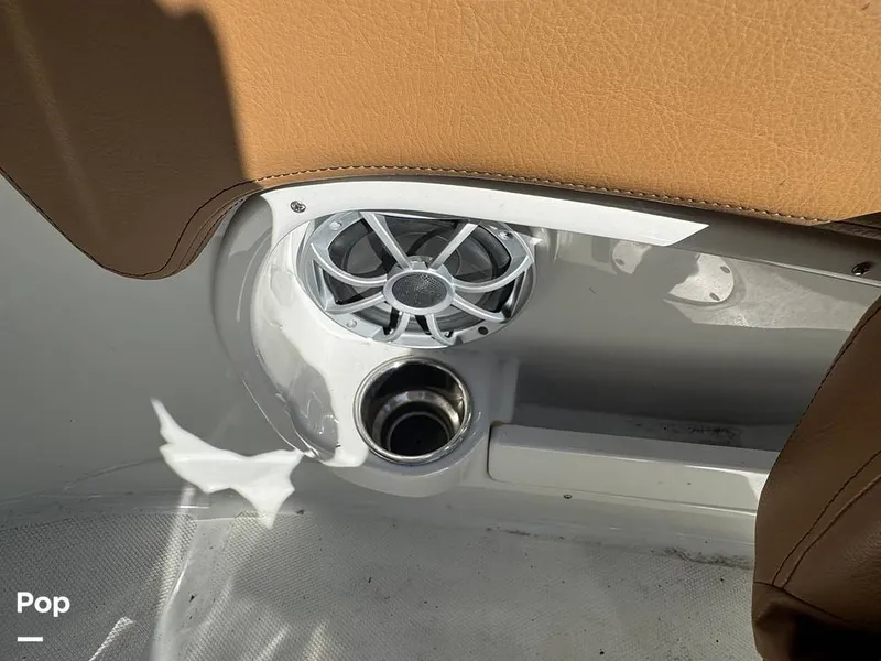 Slide: The Image of Crownline Boats E235XS 2023 - 16053727