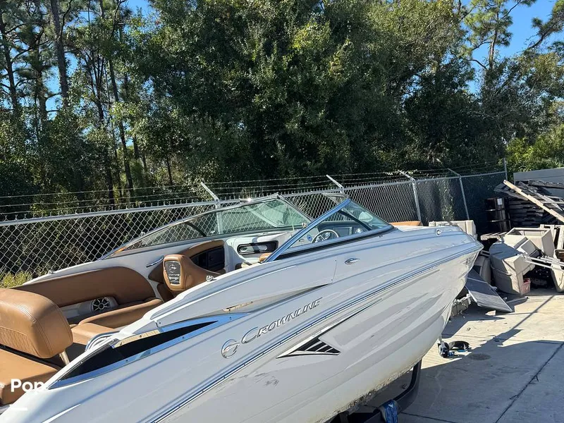 Slide: The Image of Crownline Boats E235XS 2023 - 16053790
