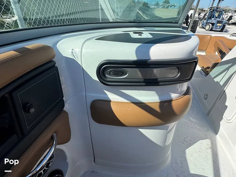 Slide: The Image of Crownline Boats E235XS 2023 - 16053731