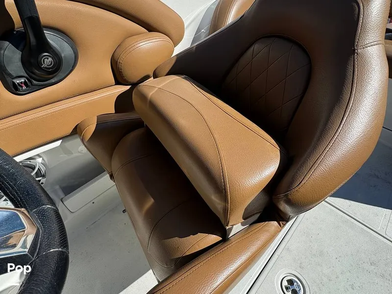 Slide: The Image of Crownline Boats E235XS 2023 - 16053732