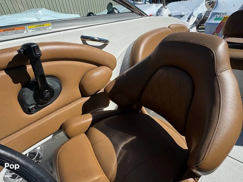 Slide: The Image of Crownline Boats E235XS 2023 - 16053733