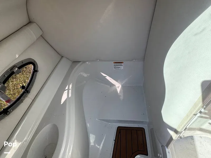 Slide: The Image of Crownline Boats E235XS 2023 - 16053740