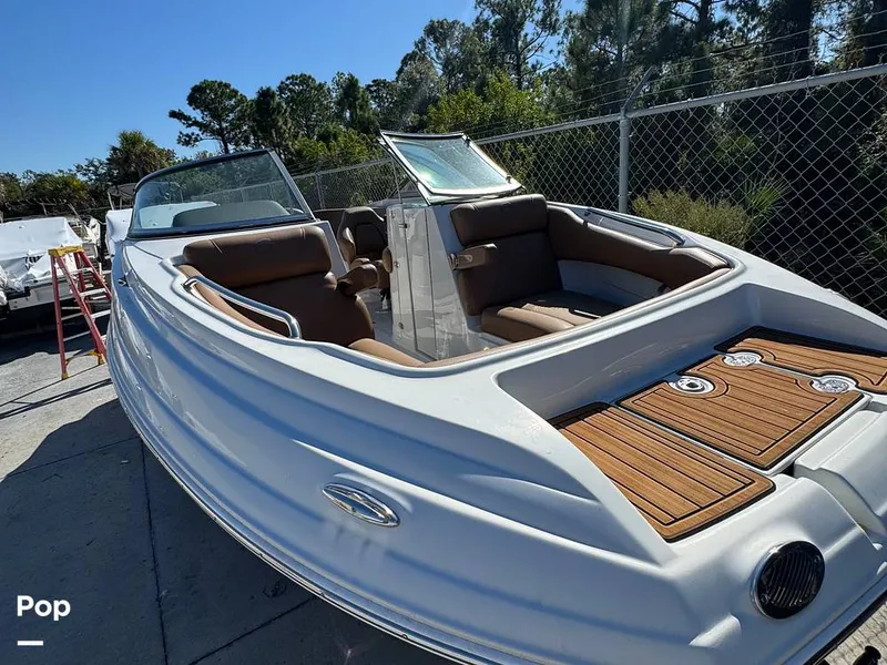 Slide: The Image of Crownline Boats E235XS 2023 - 16053785
