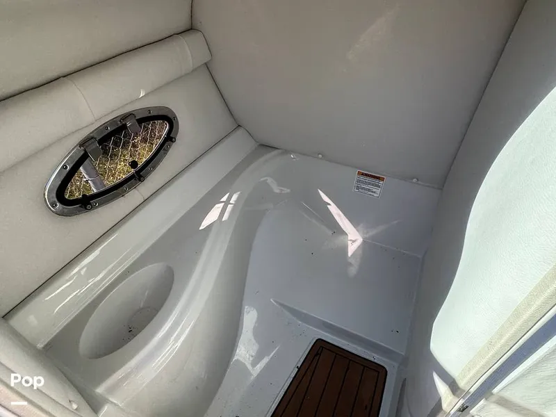 Slide: The Image of Crownline Boats E235XS 2023 - 16053742