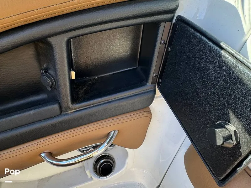 Slide: The Image of Crownline Boats E235XS 2023 - 16053747