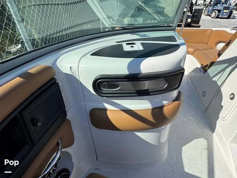 Slide: The Image of Crownline Boats E235XS 2023 - 16053748