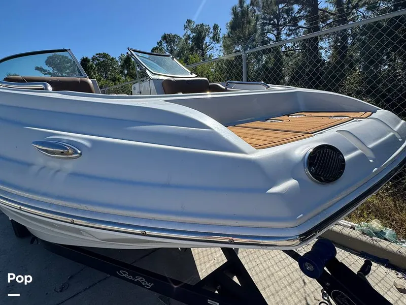 Slide: The Image of Crownline Boats E235XS 2023 - 16053786