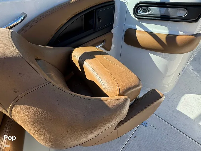 Slide: The Image of Crownline Boats E235XS 2023 - 16053753